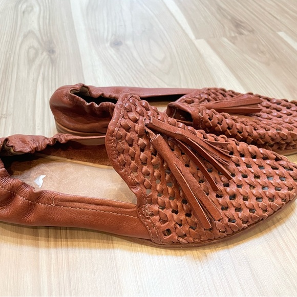 Anthropologie Bird of Flight Woven Leather Slip On Flats With Tassel Size 9 - Picture 2 of 7